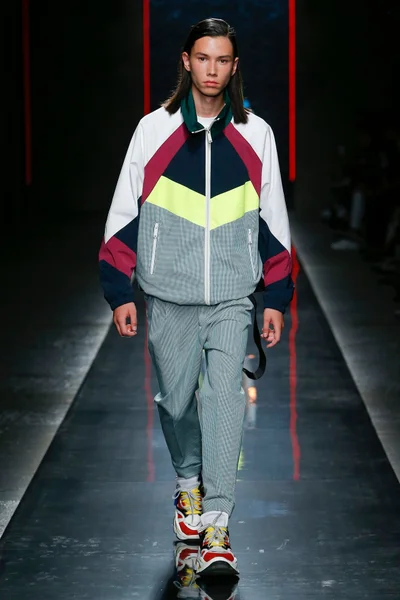 Look 32